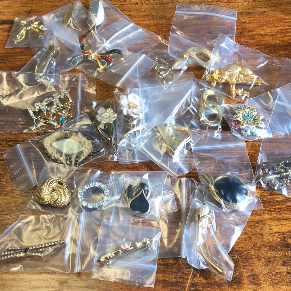 Assortment of brooches